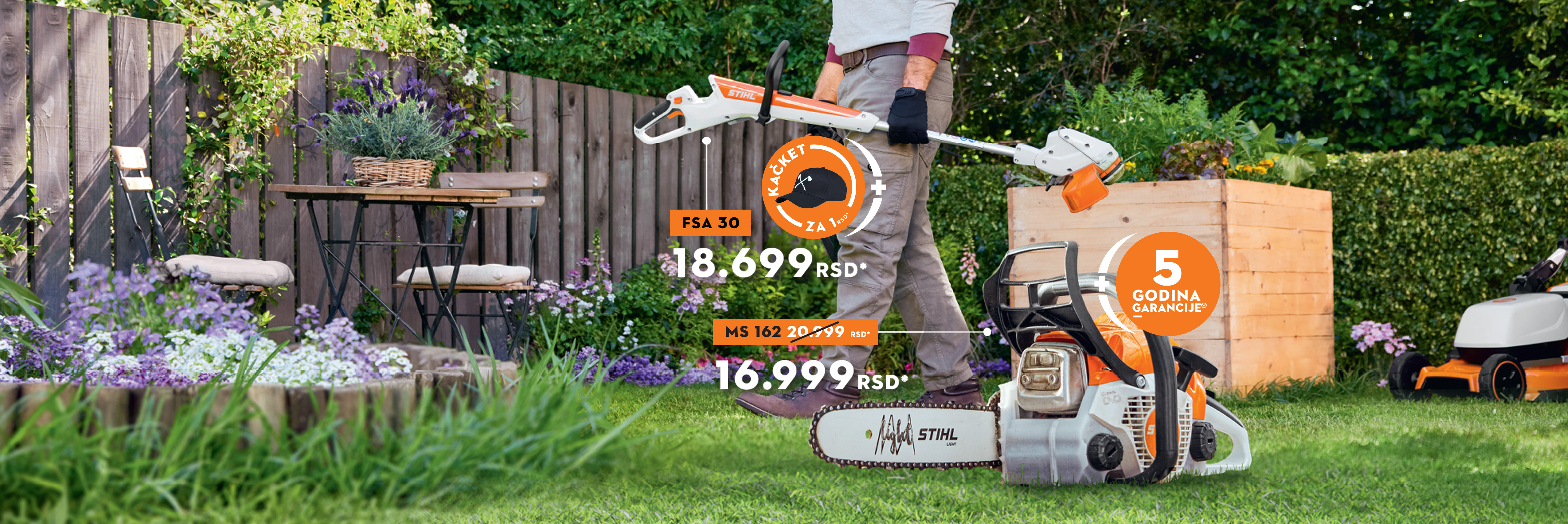 STIHL baštenski alati u dvorištu – baterijski trimer FSA 30 i motorna testera MS 162 u prolećnom uređenju bašte, sa istaknutim akcijskim cenama i 5 godina garancije.